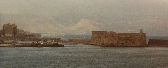 crete14.jpg (48454 bytes)