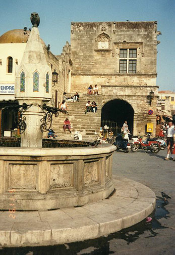 rhodes15.jpg (97392 bytes)