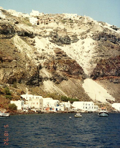 santorini10.jpg (124181 bytes)