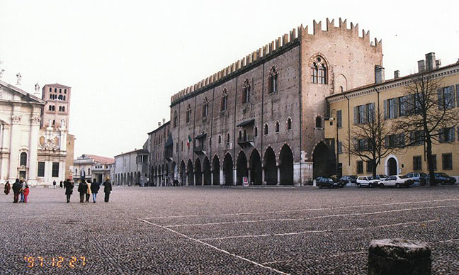 http://www.galenfrysinger.com/europe/mantova03.jpg