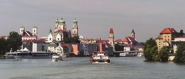 http://www.galenfrysinger.com/europe/passau01.jpg