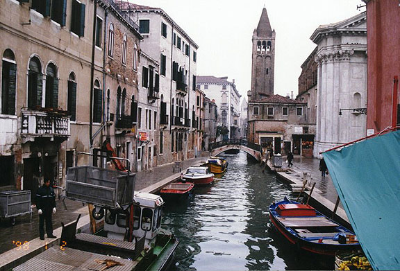 http://www.galenfrysinger.com/europe/venice13.jpg